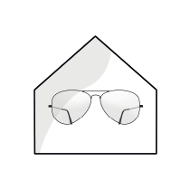 室内では透明なレンズ